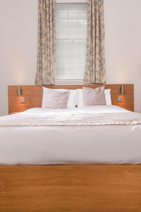 Fox Connaught Hotel Лондон Екстериор снимка
