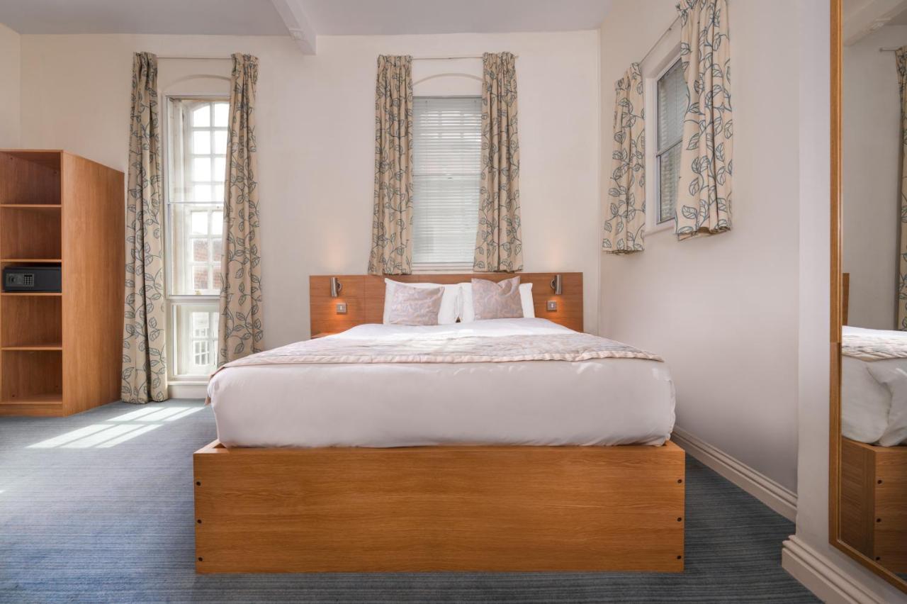Fox Connaught Hotel Лондон Екстериор снимка